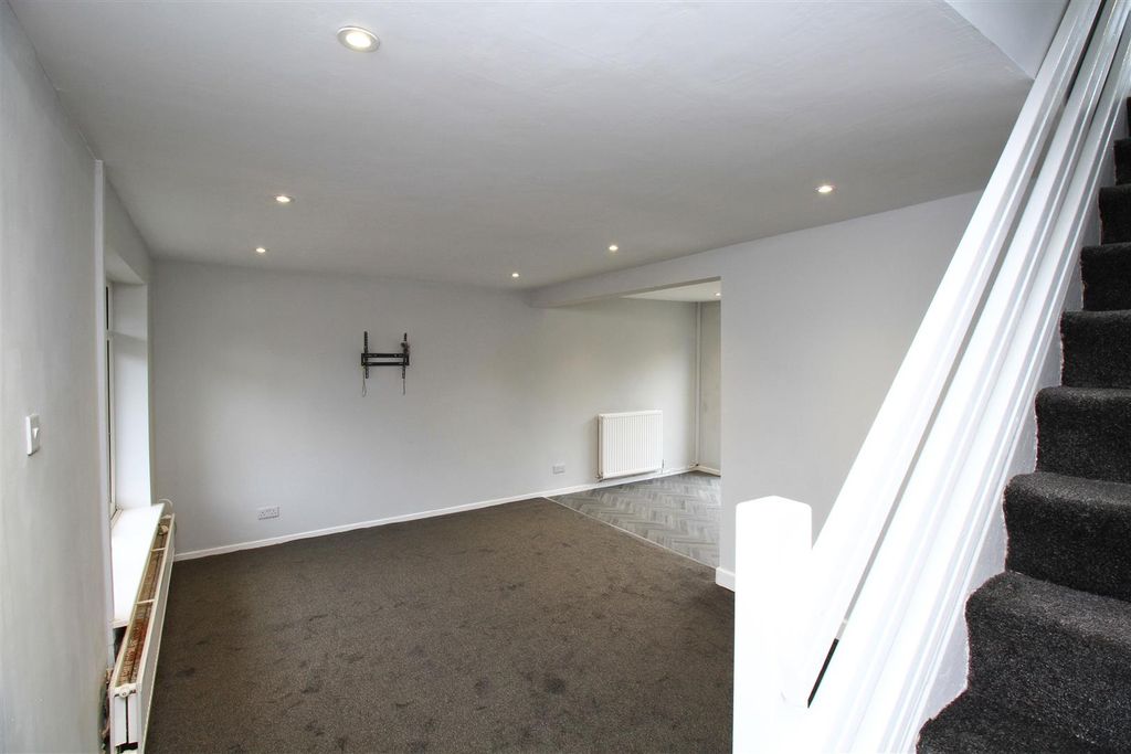 Property photo 3 of 14 Lounge..Jpg