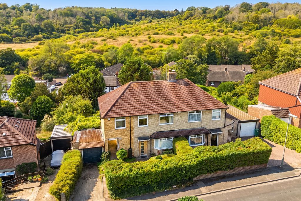 Property photo 1 of 19 The Readens