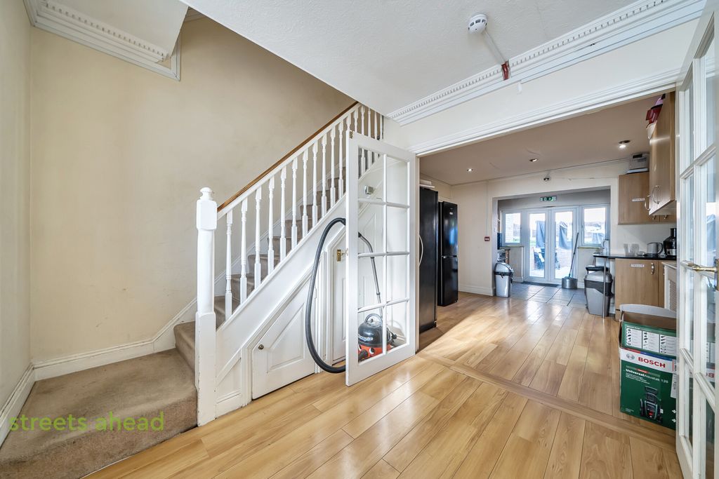 Property photo 3 of 21 37De115B-01A4-4Ab...