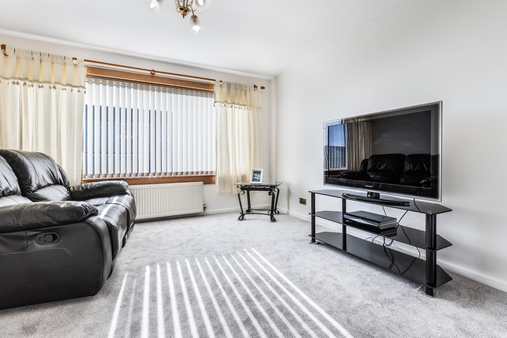 Property photo 3 of 28