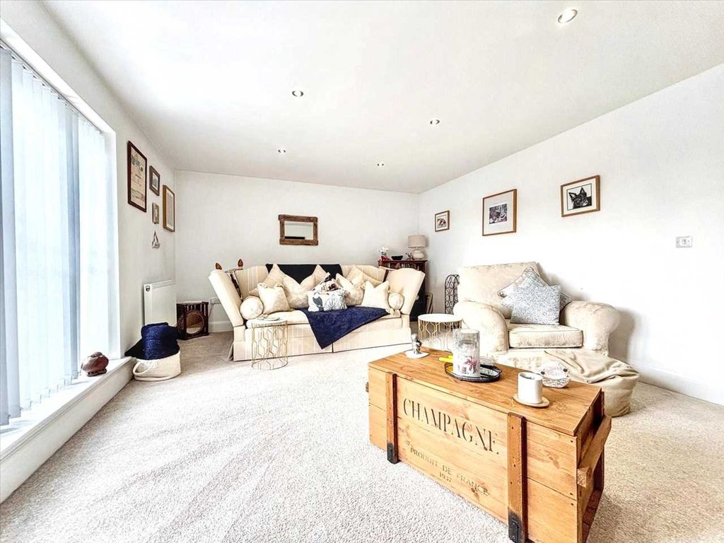 Property photo 3 of 26