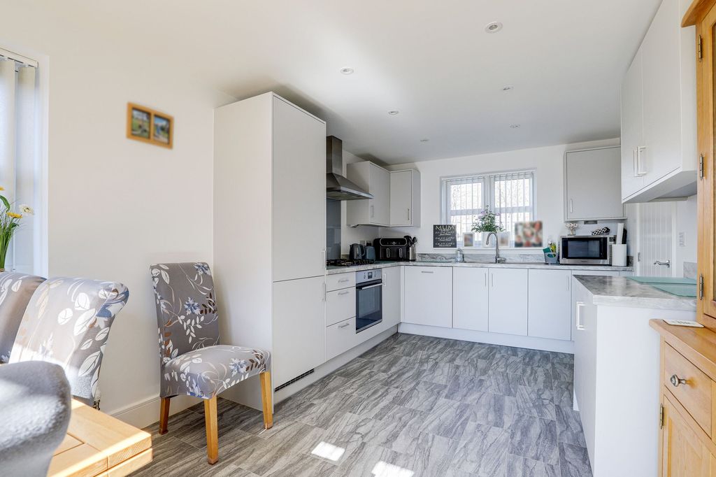 Property photo 3 of 22