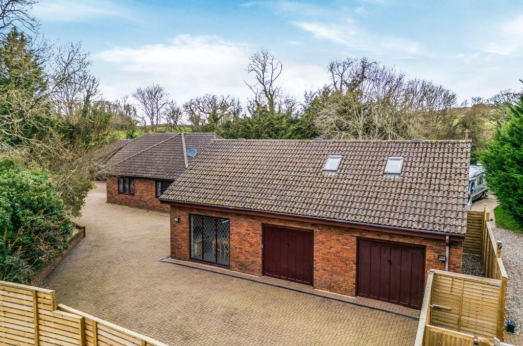 Property photo 2 of 40 1421968-1-69B136d...