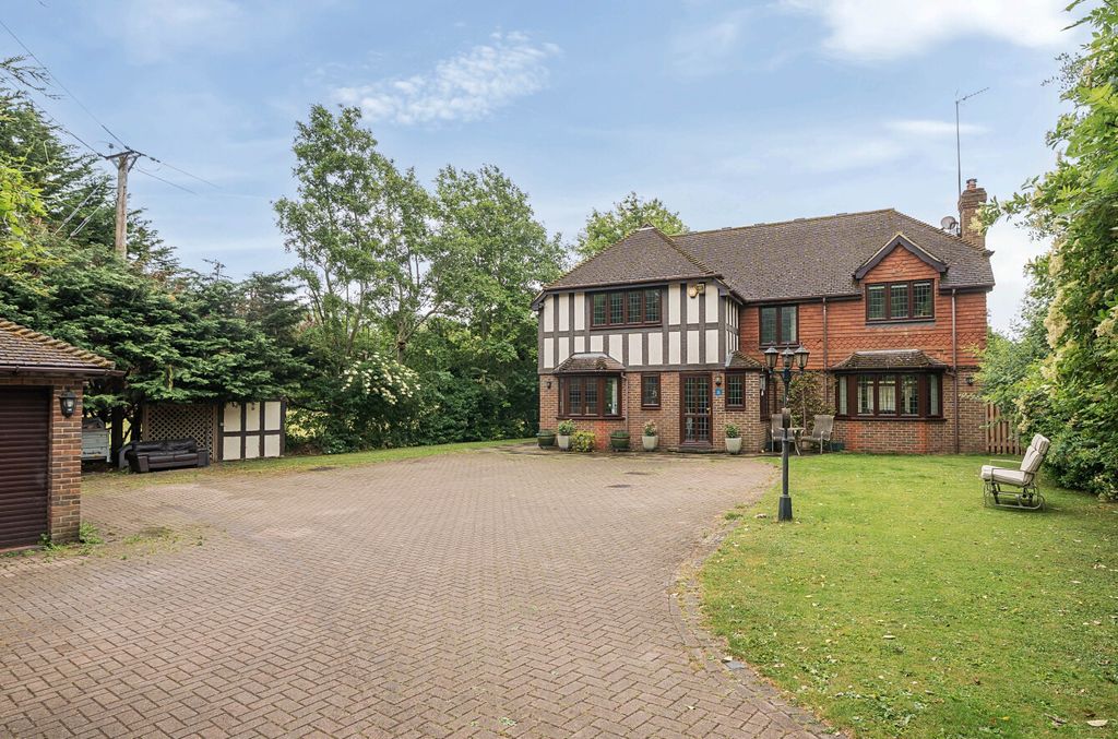 Property photo 1 of 30 1301860-29-684236...