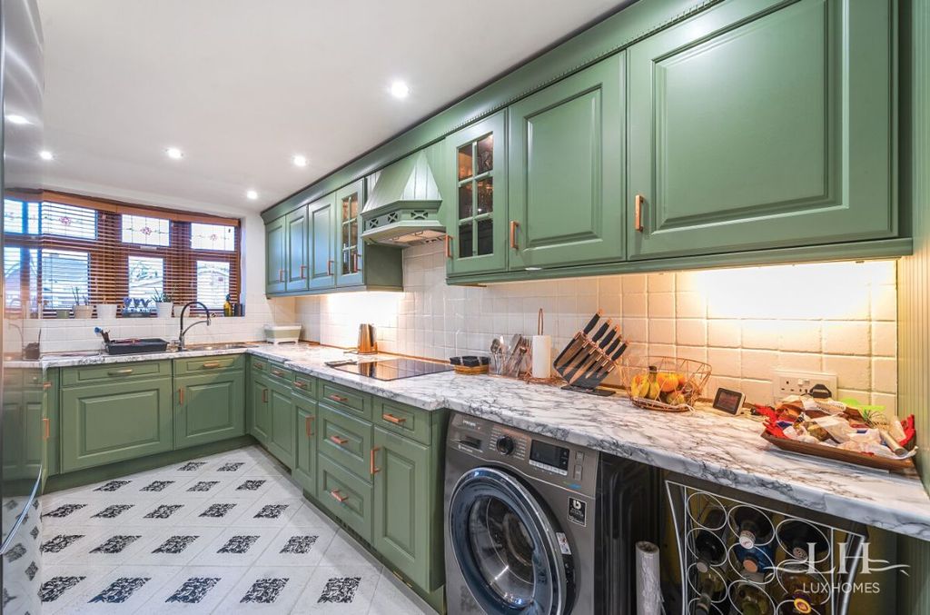 Property photo 3 of 25