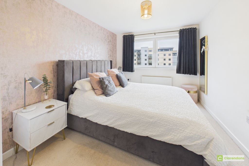 Property photo 3 of 19 Cam02528G0-Pr0450-Still014