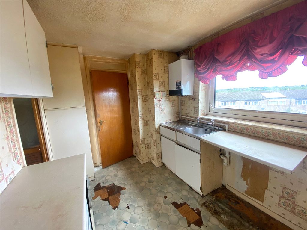 Property photo 3 of 9 Kitchen