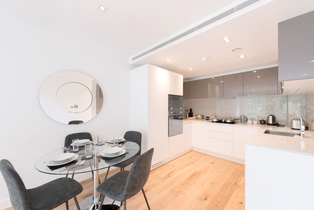 Property photo 3 of 10 Kitchen