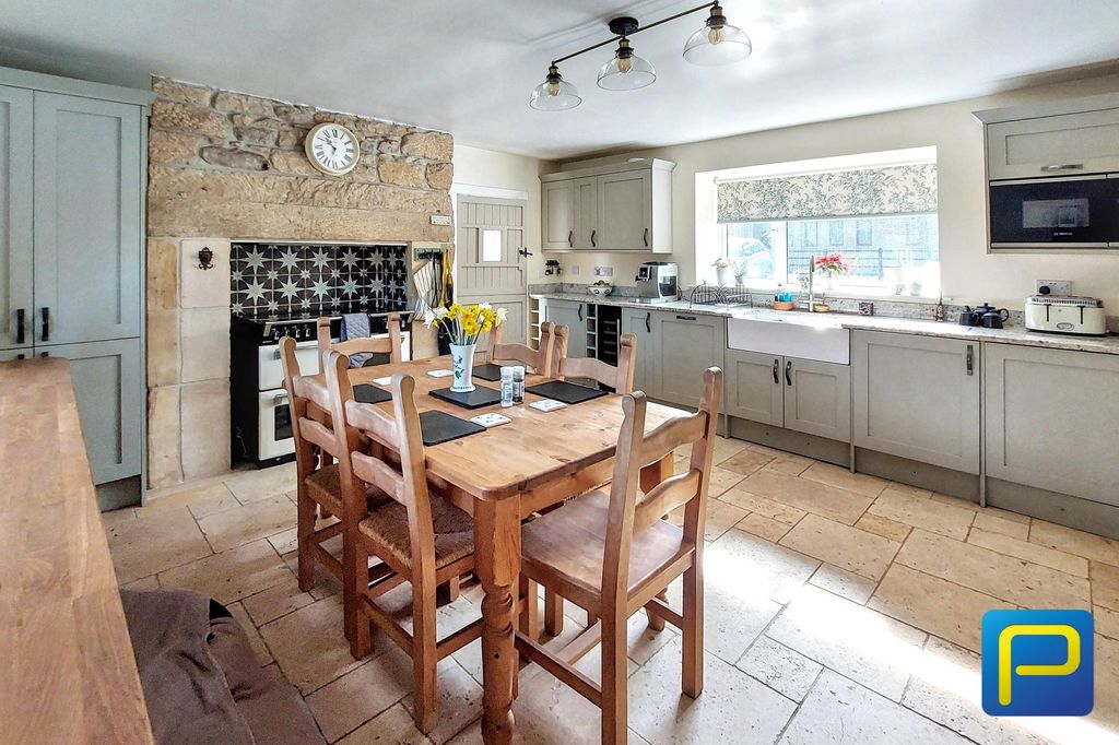 Property photo 3 of 33