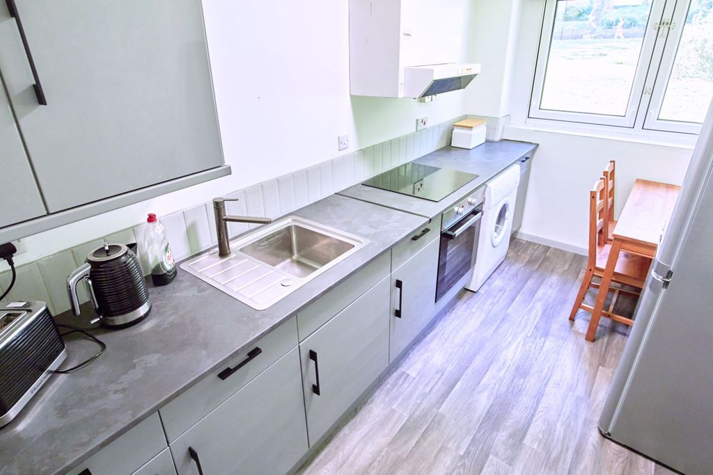 Property photo 2 of 15 Kitchen