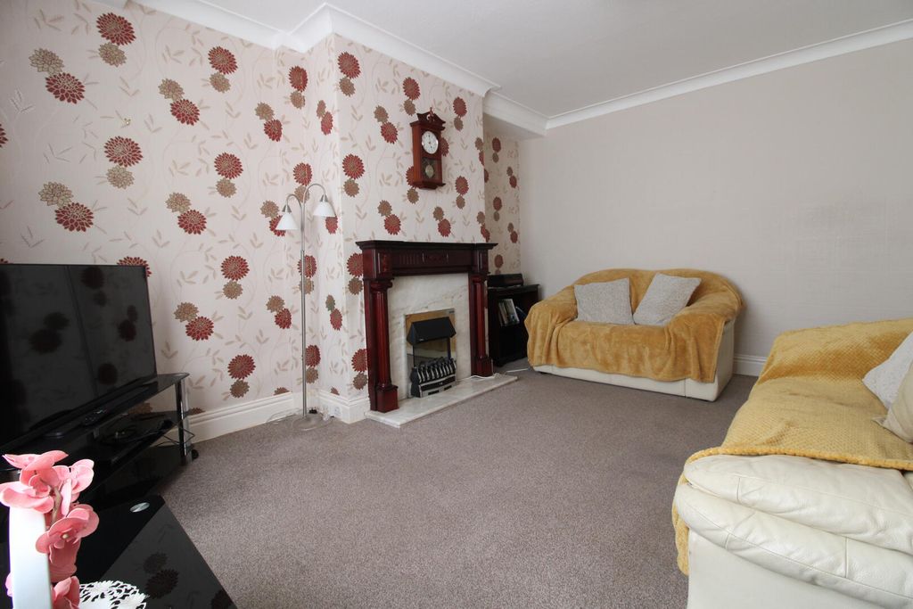 Property photo 3 of 21 Living Room