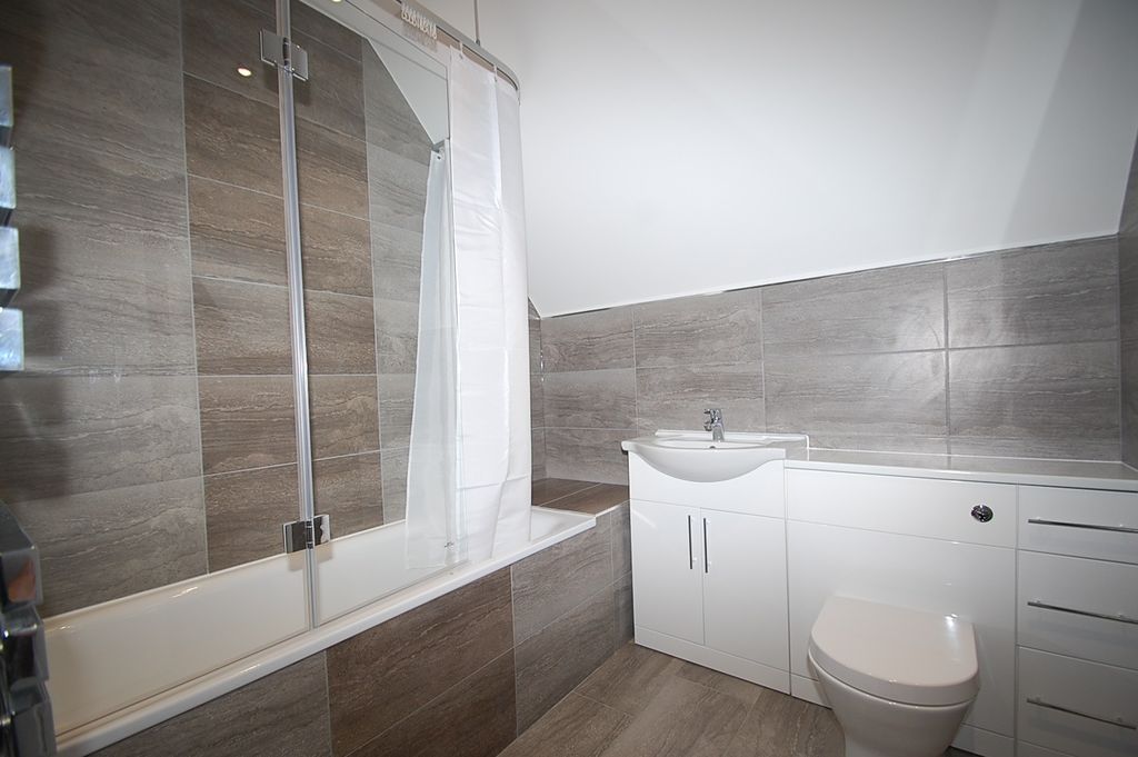 Property photo 3 of 6 Bathroom