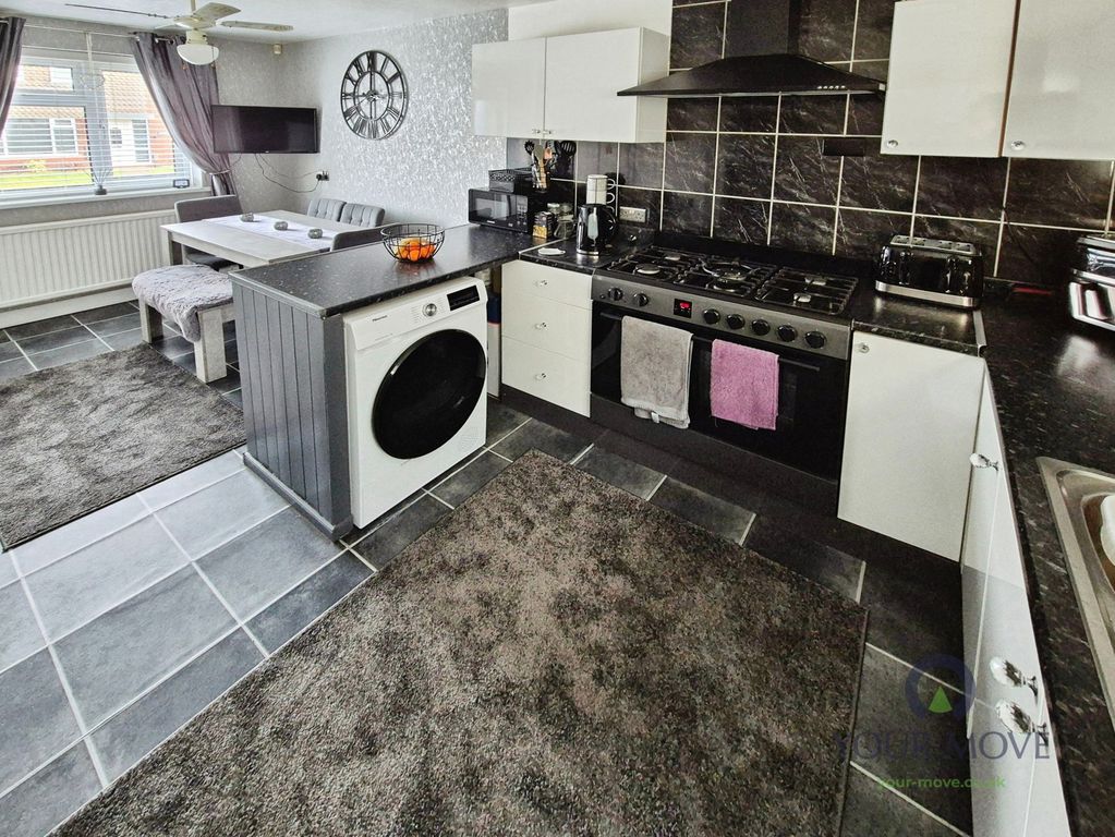 Property photo 3 of 13 Kitchen