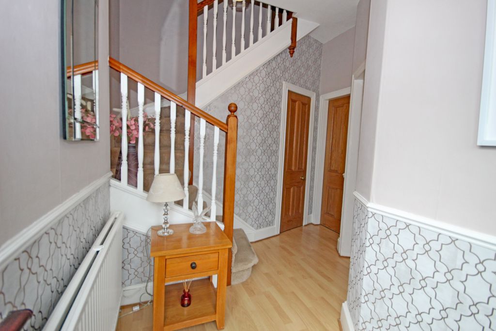 Property photo 2 of 31