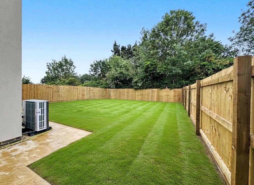 Property photo 2 of 14 Picture No. 21