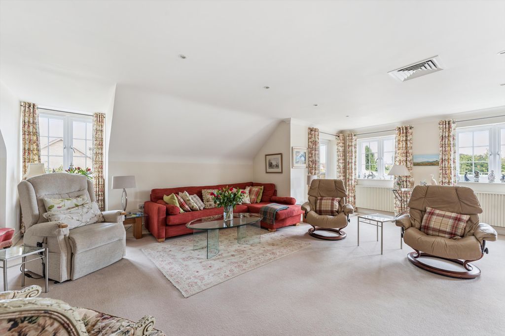 Property photo 3 of 19 Image