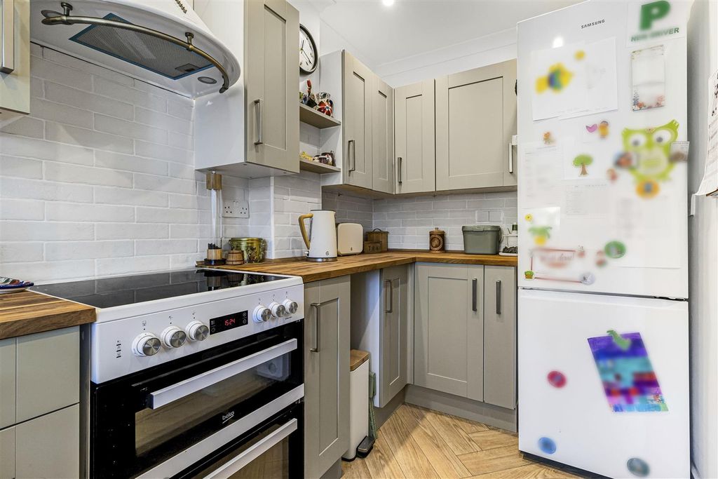 Property photo 3 of 16 21_67660.Jpg