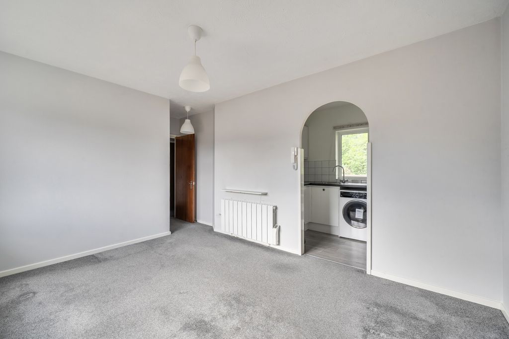 Property photo 3 of 11 1457752-9-69Fcbcb...