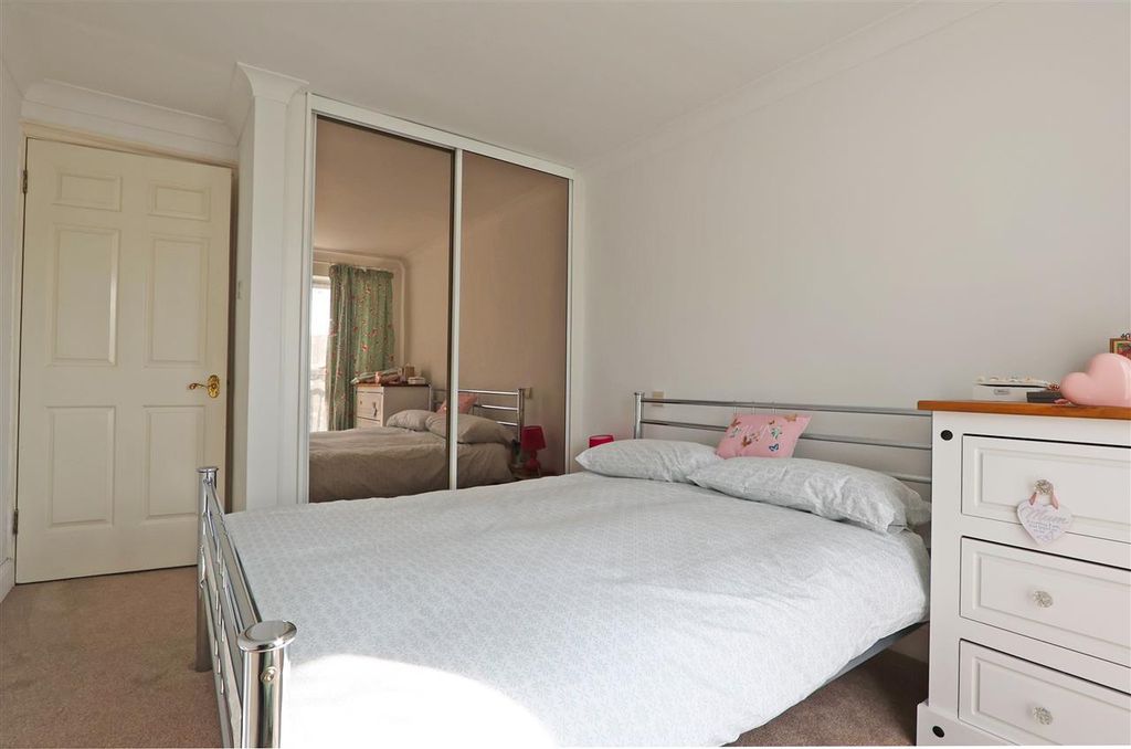 Property photo 3 of 8 Bedroom