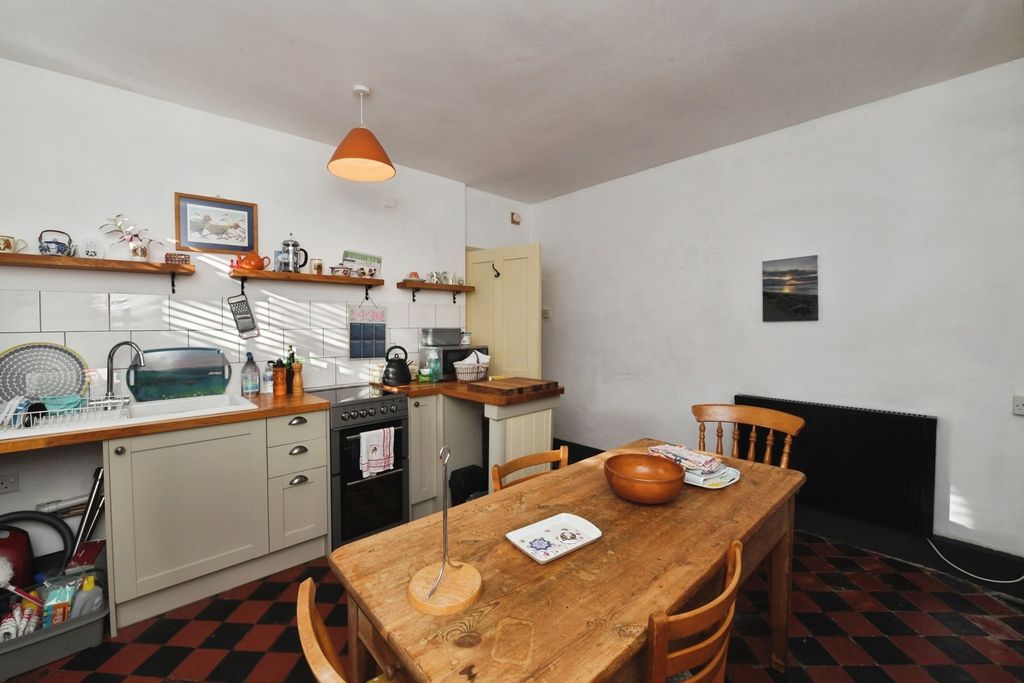 Property photo 3 of 9 Kitchen Diner