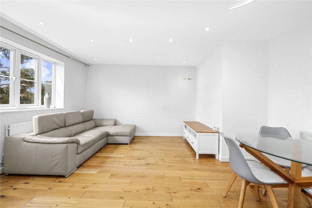 Property photo 3 of 18 Picture No. 12