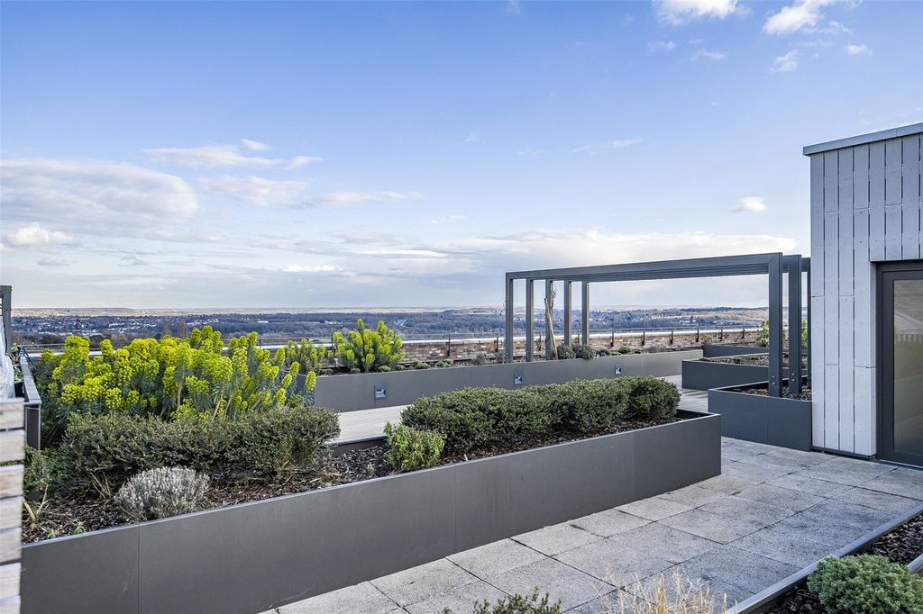 Property photo 1 of 15 Rooftop Gardens