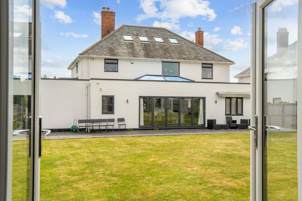 Property photo 2 of 45