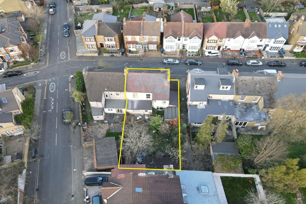 Property photo 2 of 4 4 Wilton Road, Colliers Wood, London Sw19 2Hb