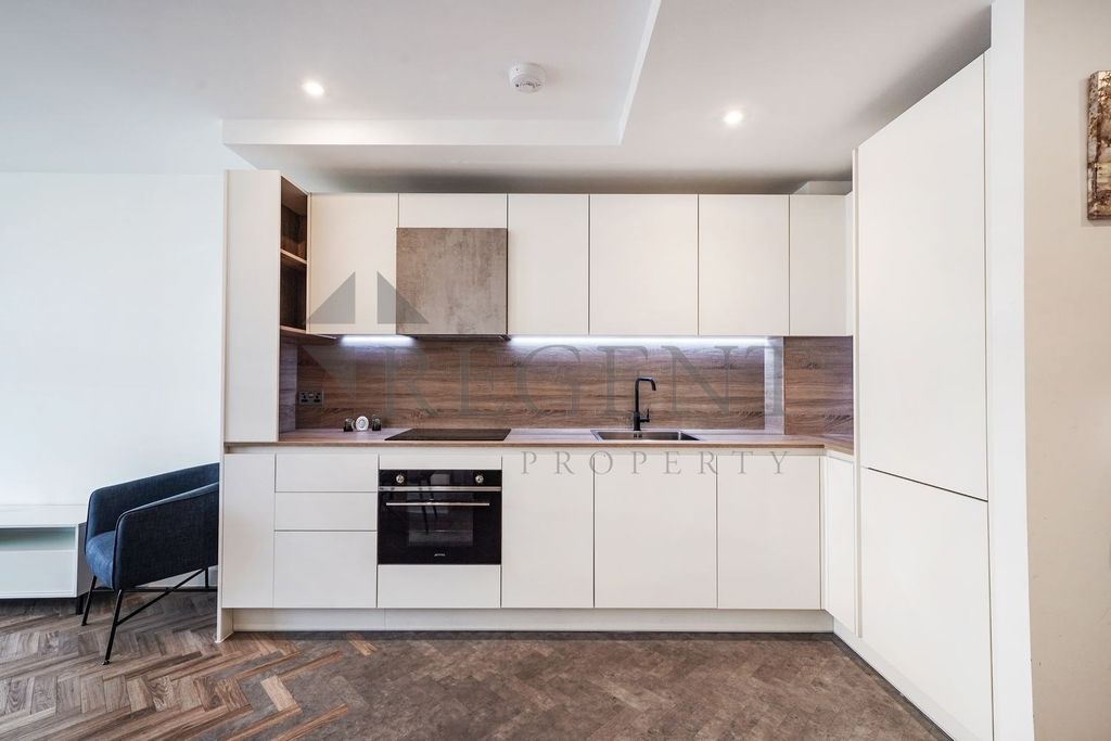 Property photo 3 of 11 Kitchen