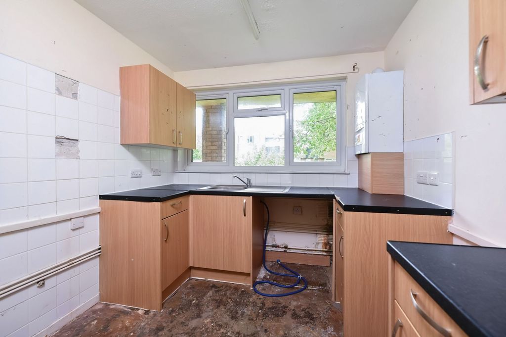 Property photo 2 of 8 Kitchen