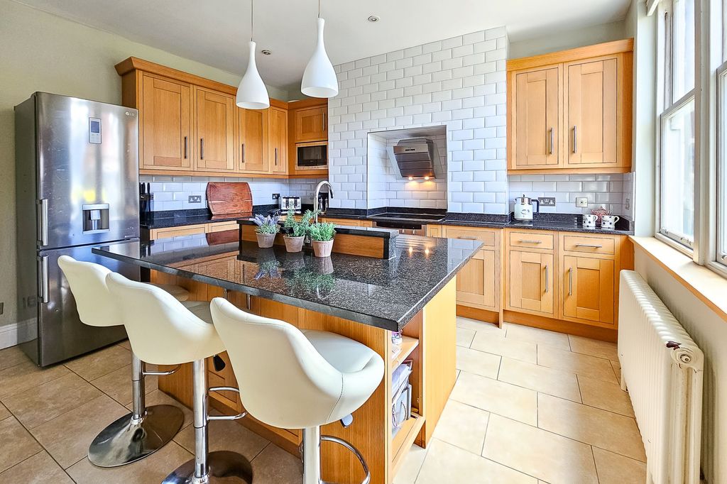 Property photo 3 of 22