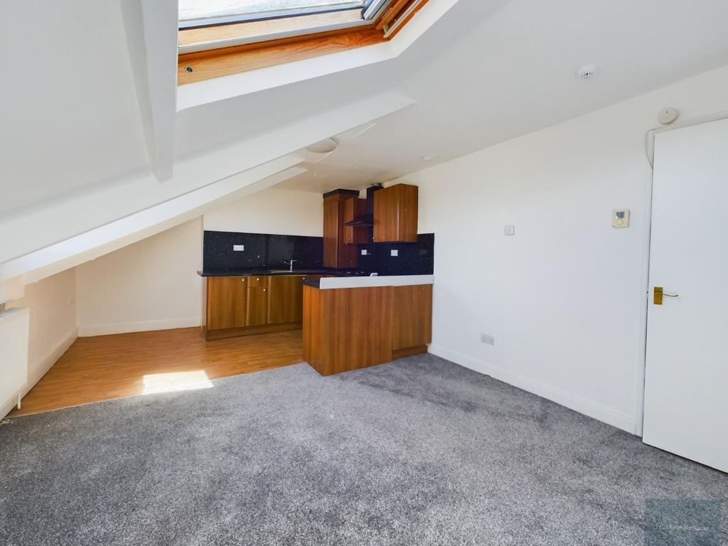 Property photo 2 of 6 Lounge Kitchen Pic 1
