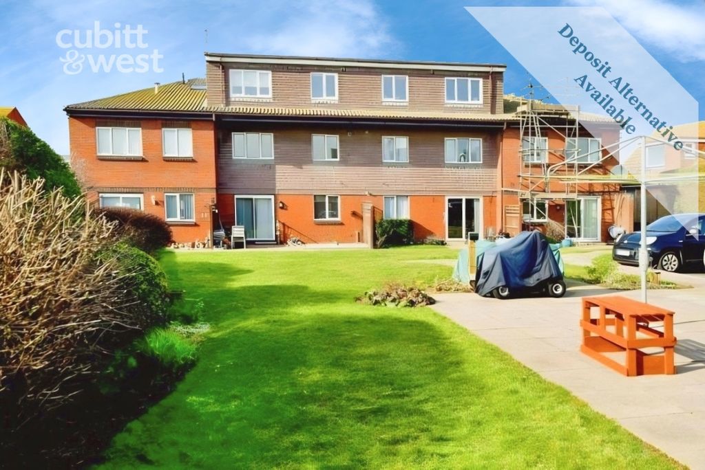 Property photo 3 of 11 Communal Gardens