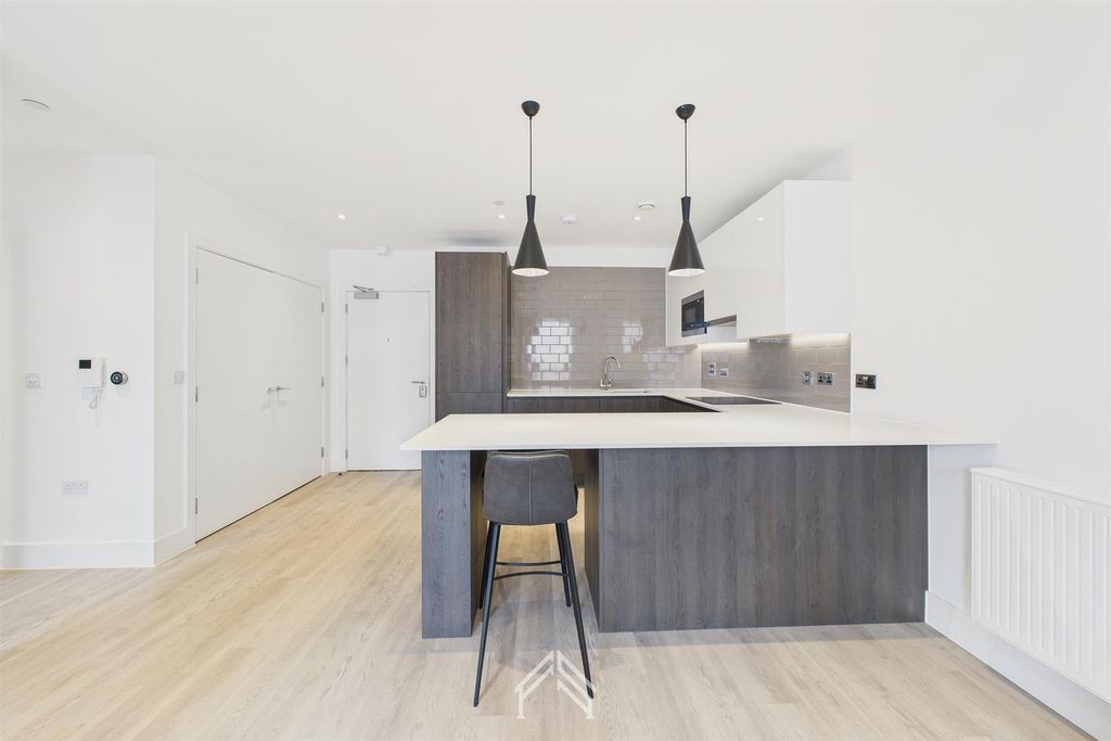 Property photo 3 of 13 Cam02700G0-Pr0365-Still018.Jpg