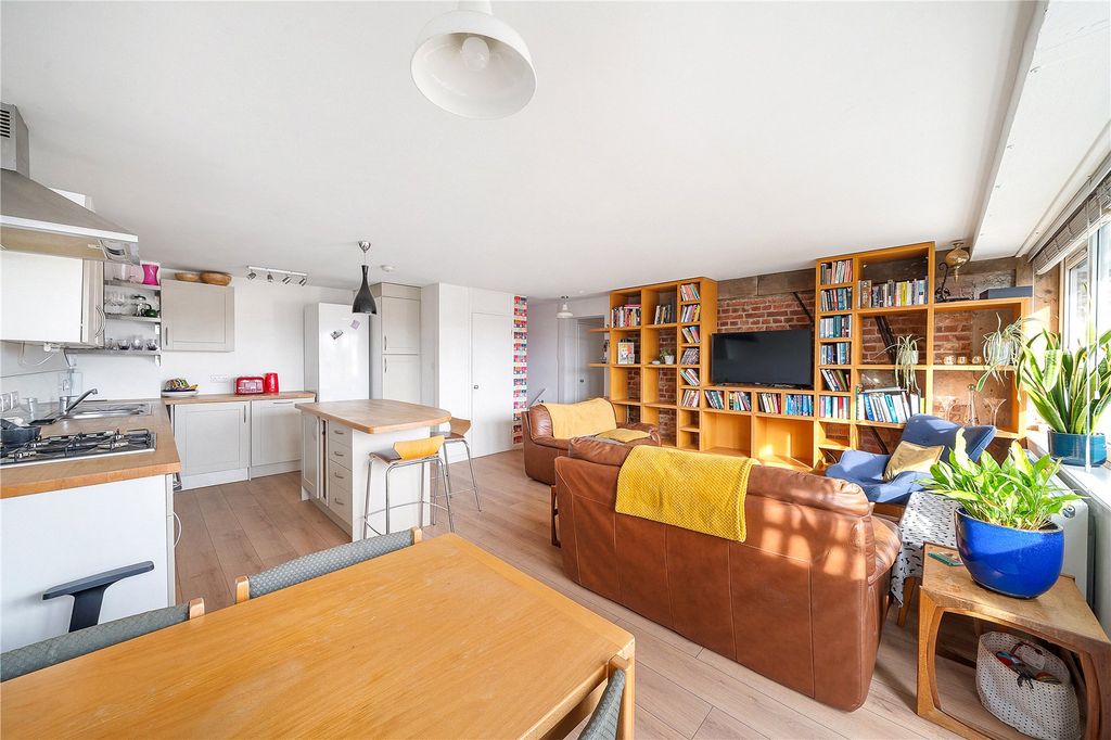 Property photo 2 of 14 Picture No. 11