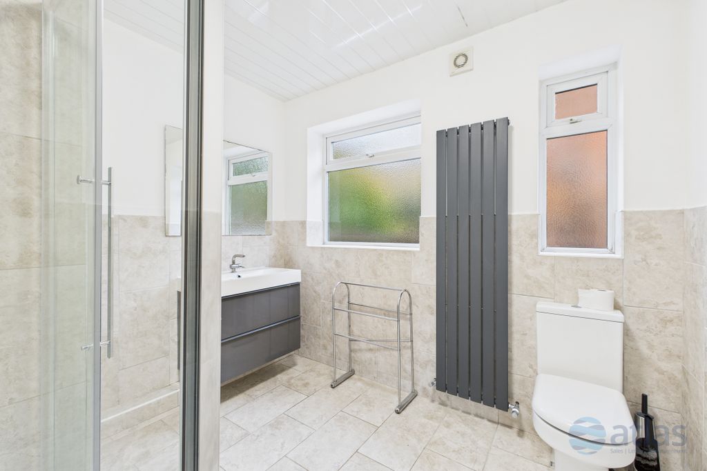 Property photo 2 of 15 Bathroom