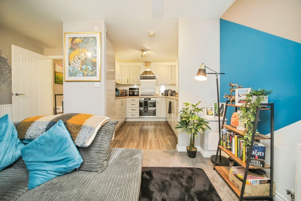 Property photo 1 of 17 Living Space