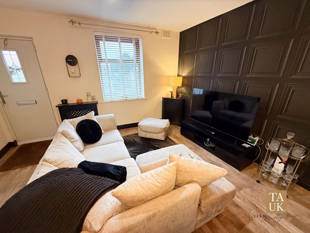 Property photo 2 of 25
