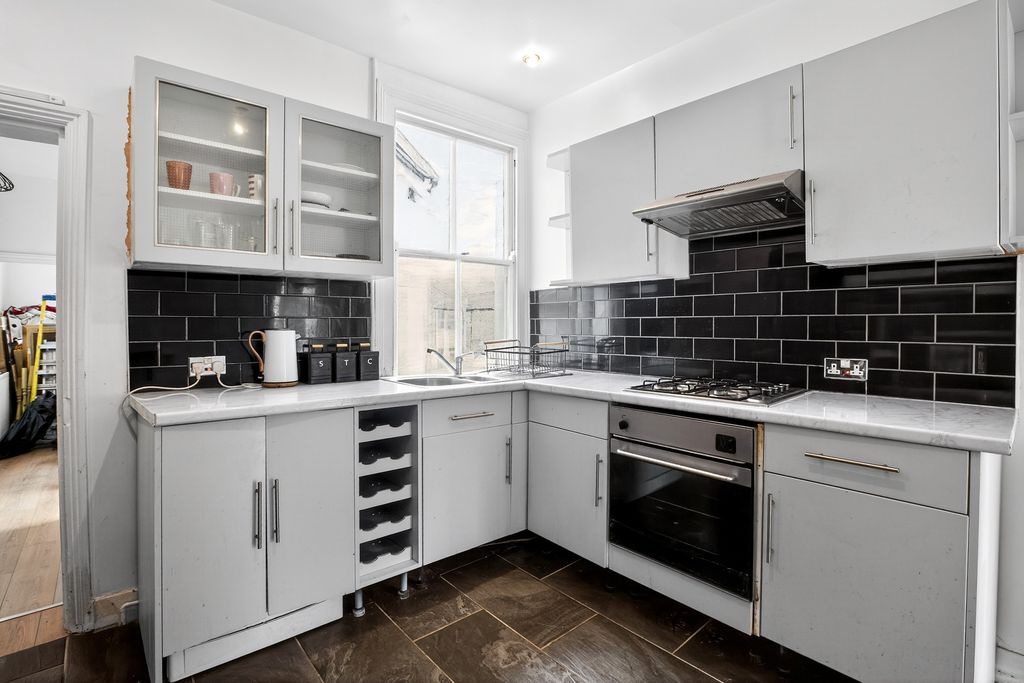 Property photo 3 of 14 Kitchen