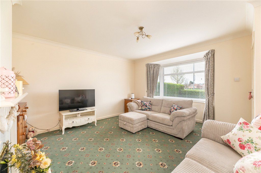 Property photo 3 of 27 Living Room