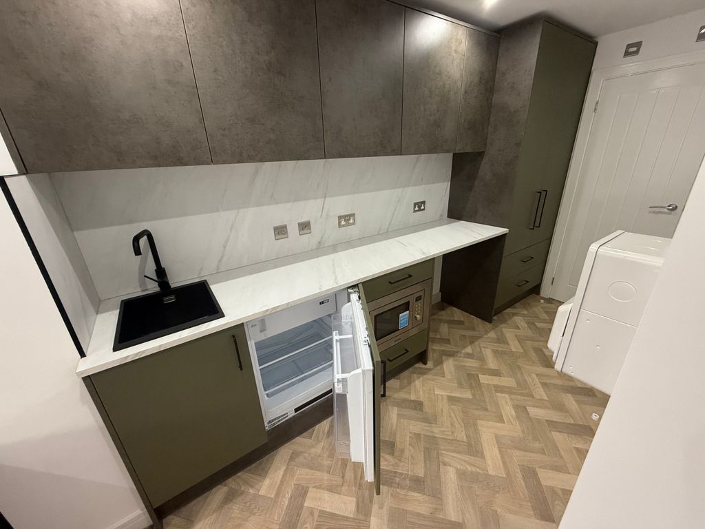 Property photo 1 of 23 S4 484