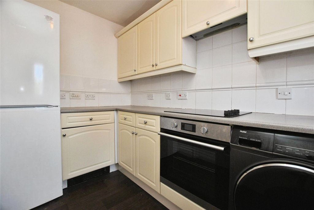 Property photo 2 of 11 Picture No. 24