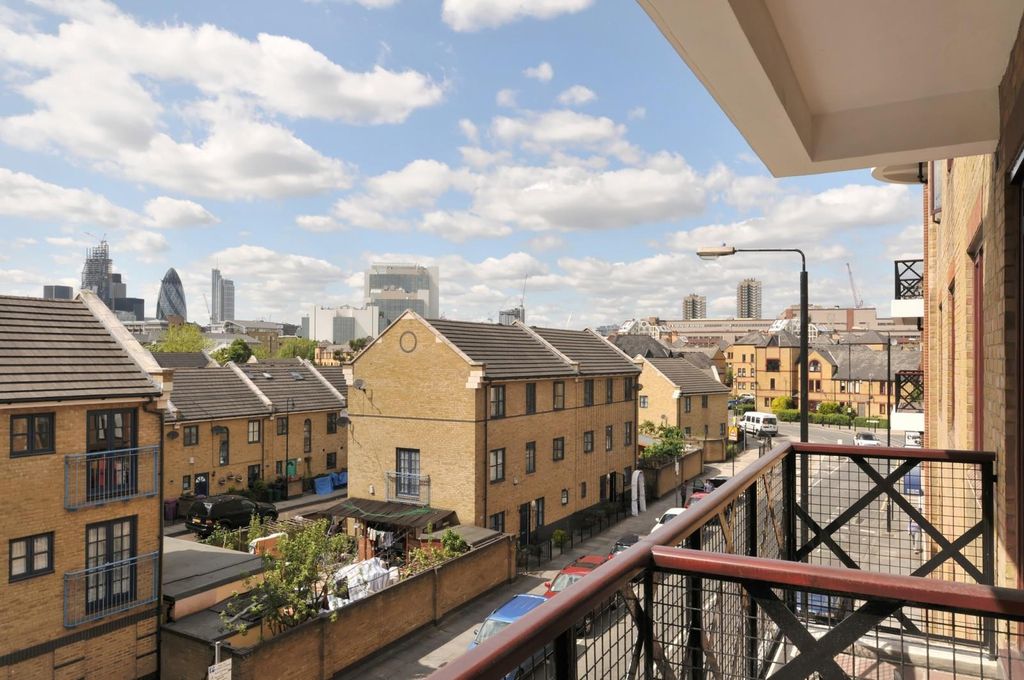 Property photo 3 of 11 Balcony