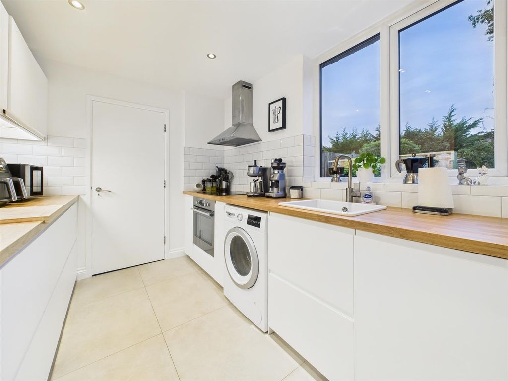 Property photo 3 of 10 Cam05510G0-Pr0107-Still011.Jpg