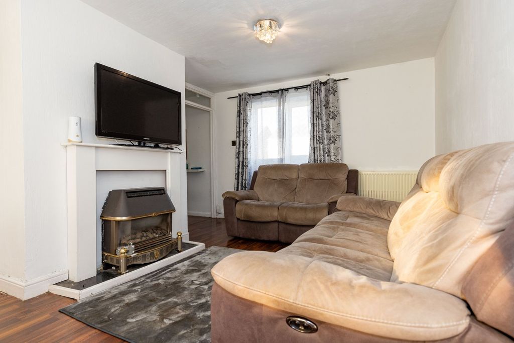 Property photo 3 of 23 Lounge/Diner