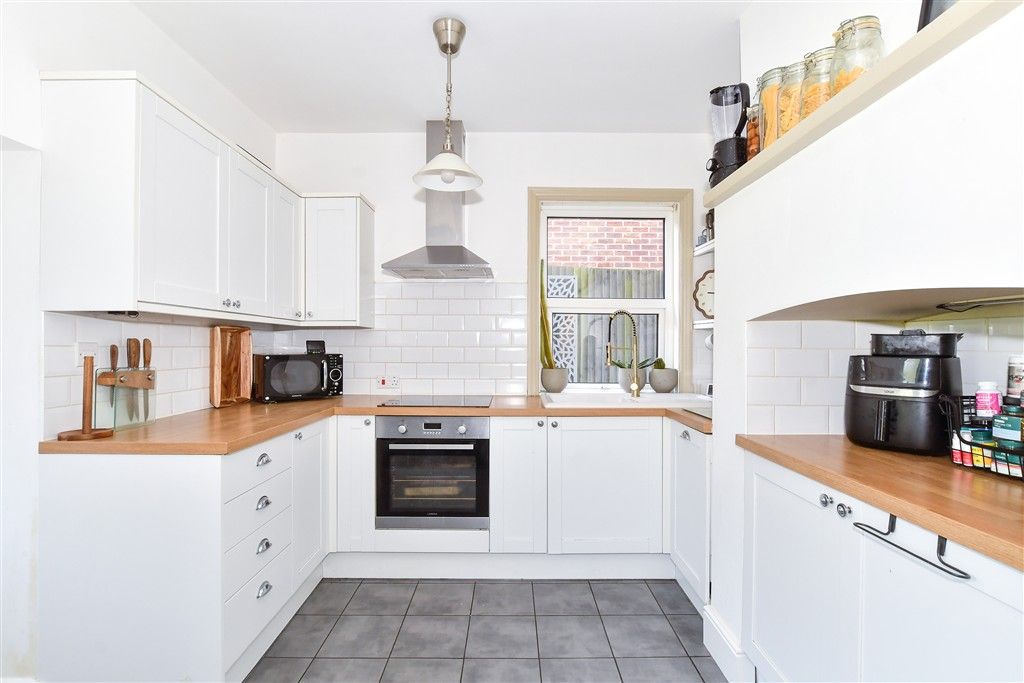 Property photo 3 of 10 Kitchen