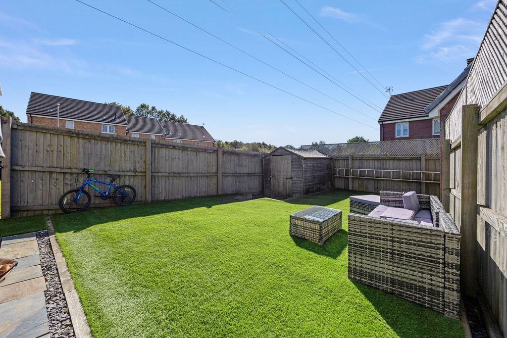 Property photo 2 of 27