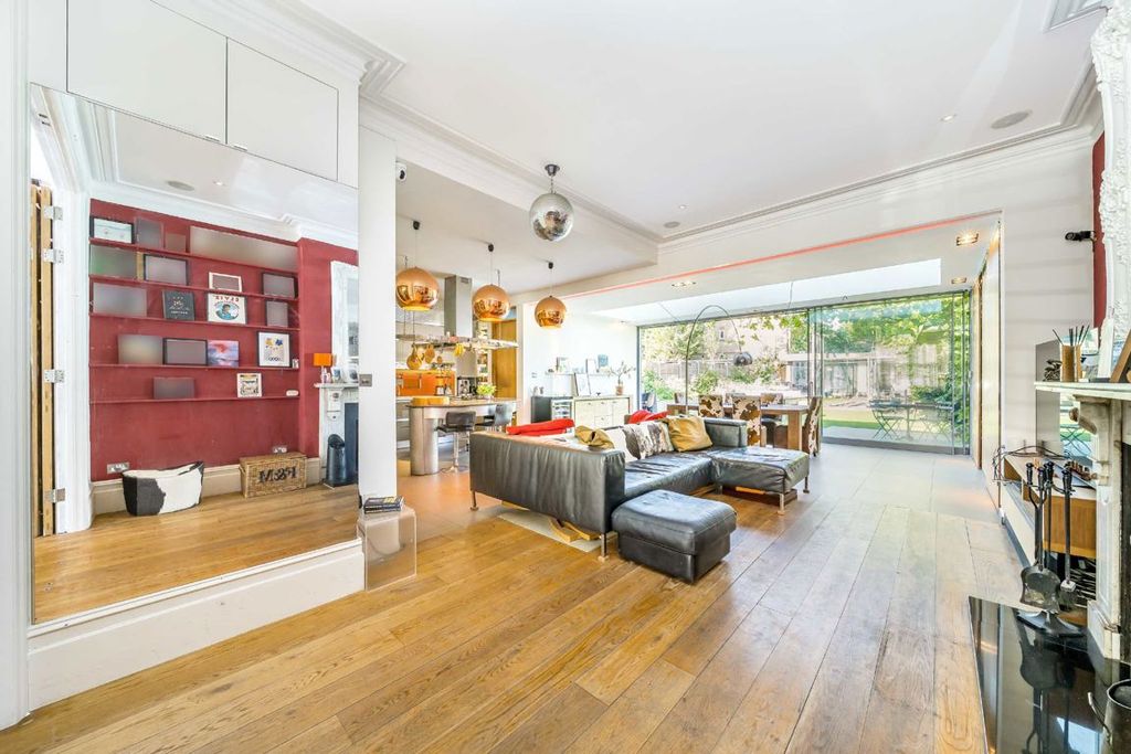 Property photo 2 of 11