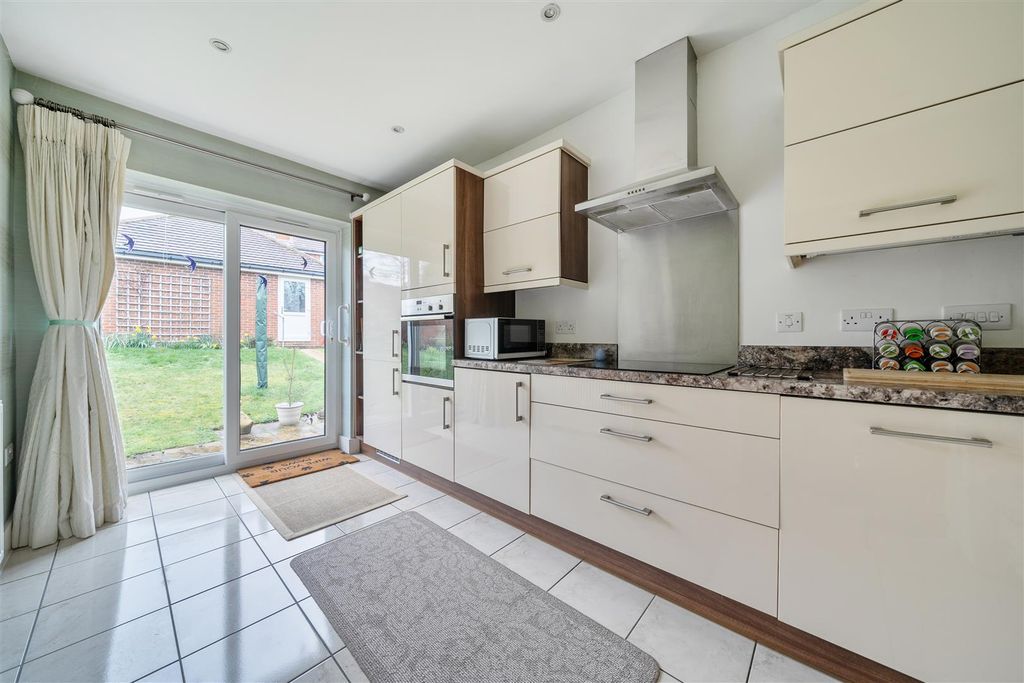 Property photo 3 of 11 1417159-12-6995912B9d130.Jpg