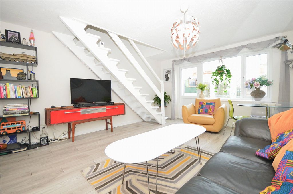 Property photo 2 of 13 Sitting Room